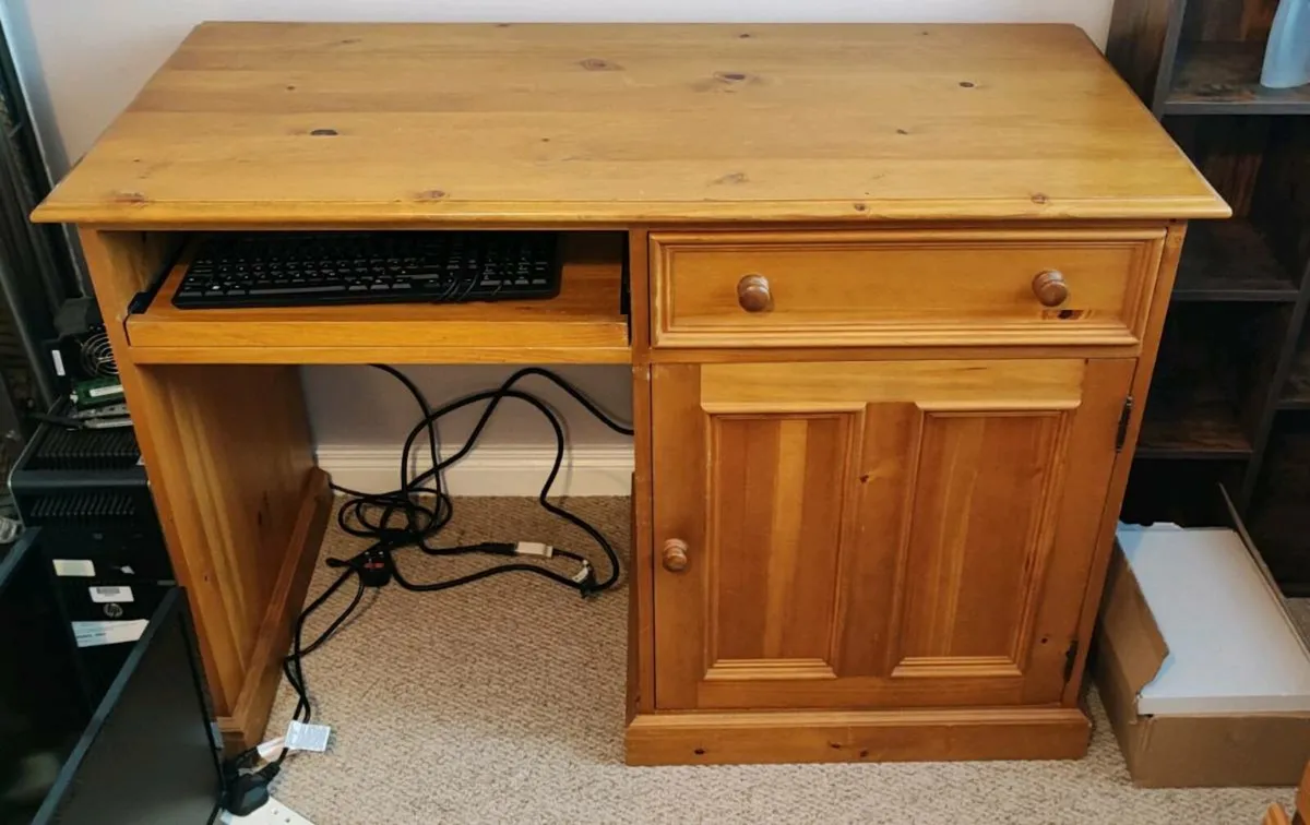 Solid wooden Computer desk - Image 1