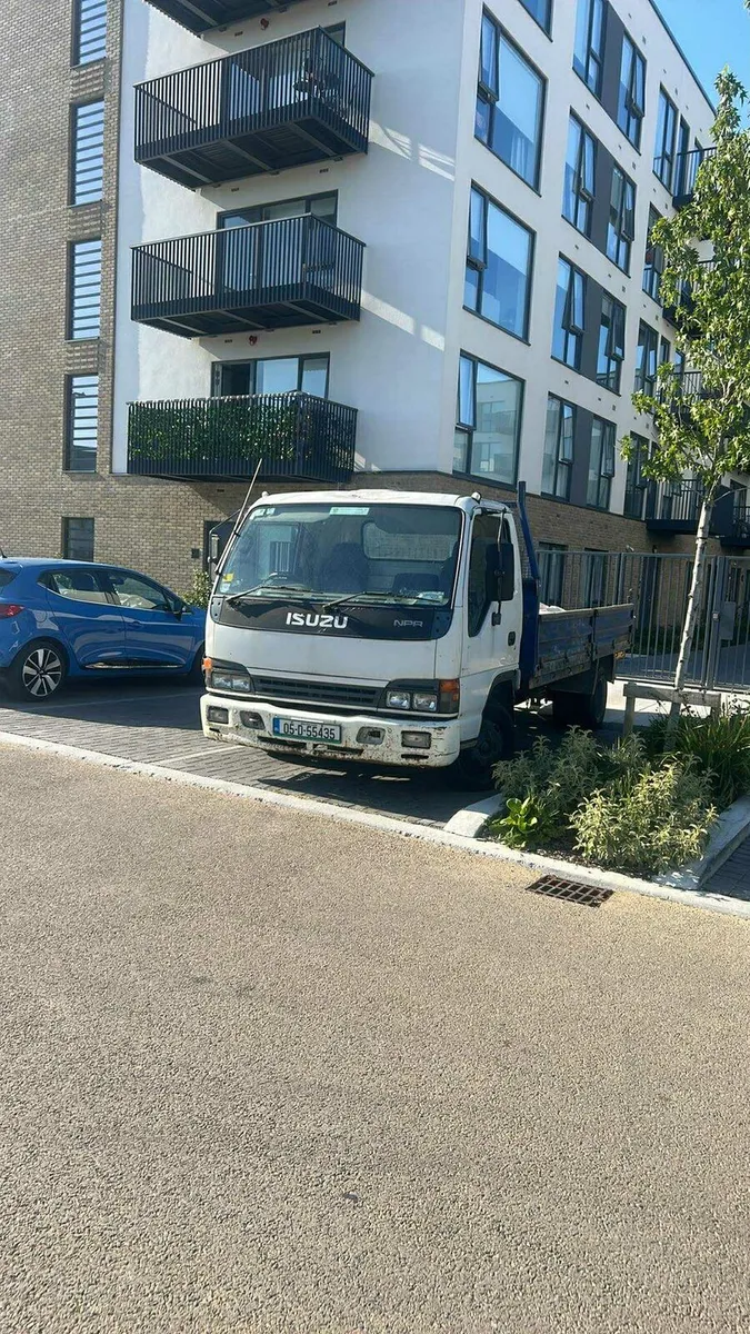Mitsubishie npr tipper - Image 3