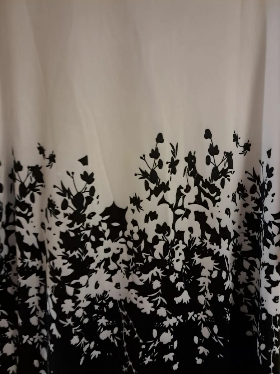 Ladies Clothing - Image 1