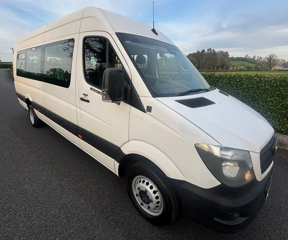 2018 MERCEDES SPRINTER MINIBUS WHEELCHAIR LIFT - Image 2