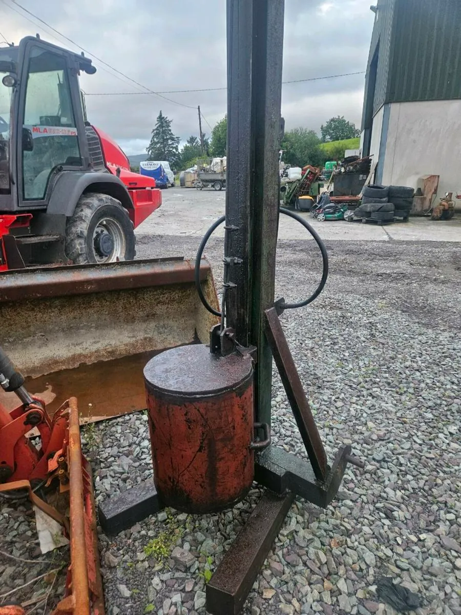 Post  driver - Image 1