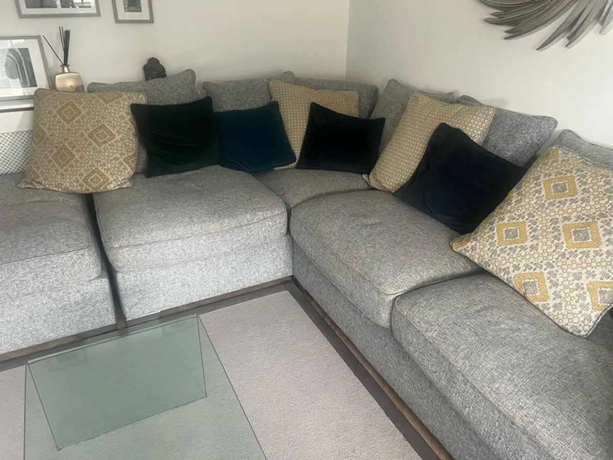 sofa - Image 2