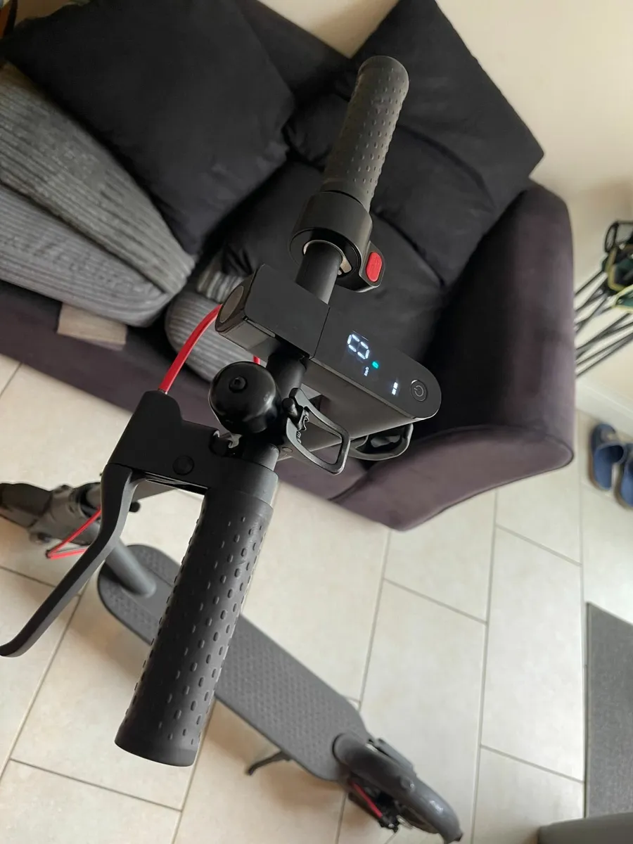 Xiaomi M365 Pro E-Scooter - Image 3