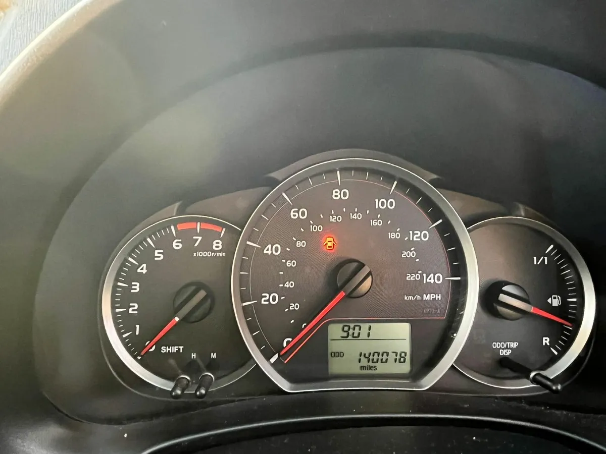Toyota Yaris 2012 - Image 2
