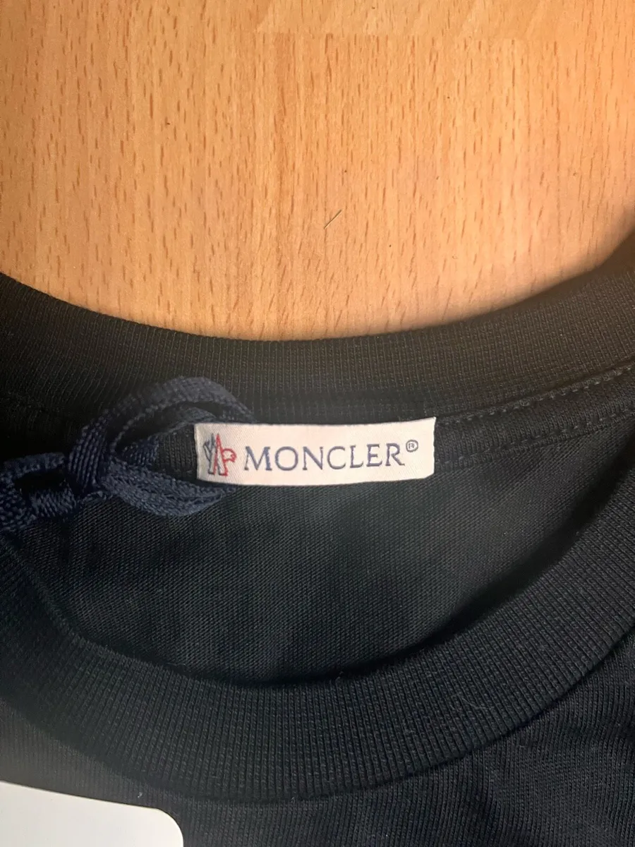 Black moncler t-shirt - Image 4