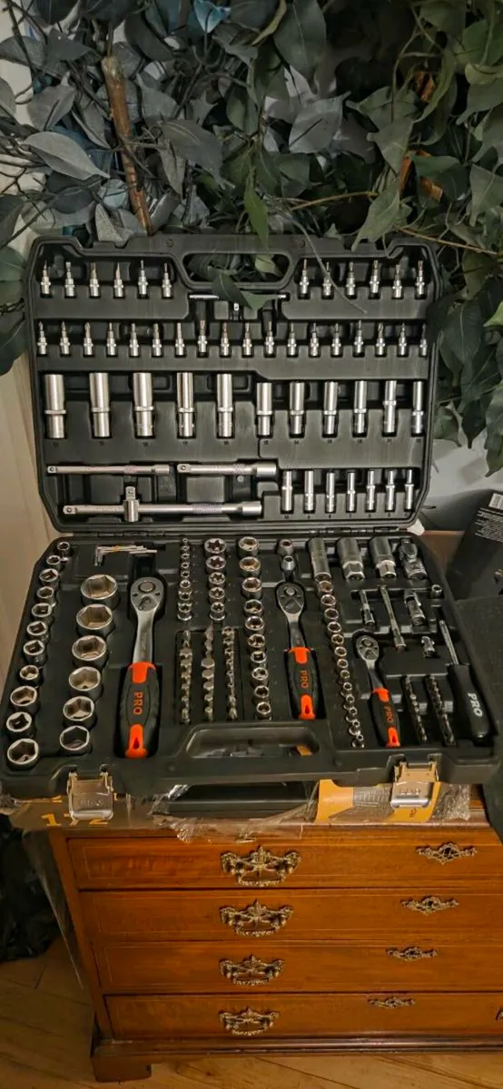 BIG BIG BIG SET OF socket brand new - Image 1