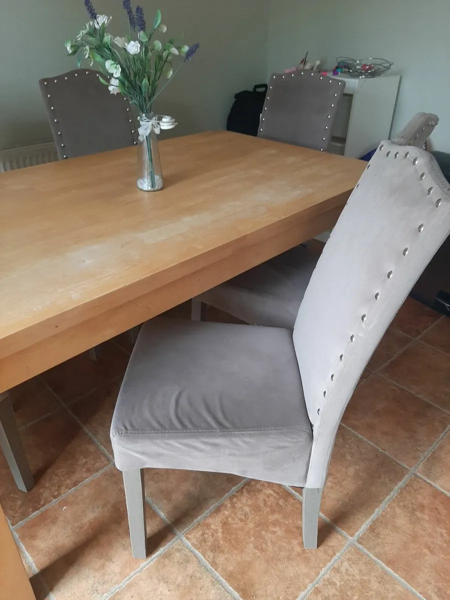 6 x kitchen chairs & solid wood table - Image 3