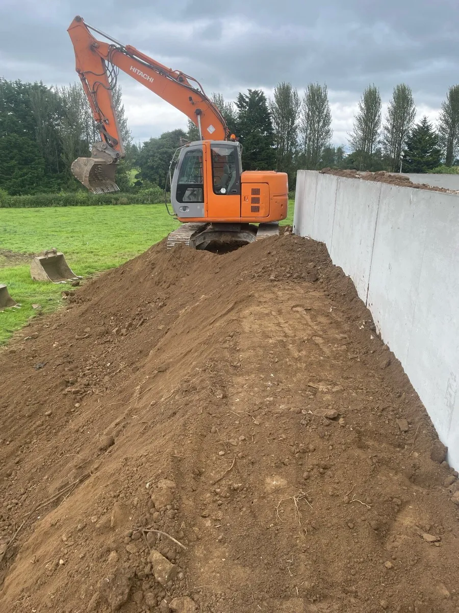 Hitachi zx135u - Image 4