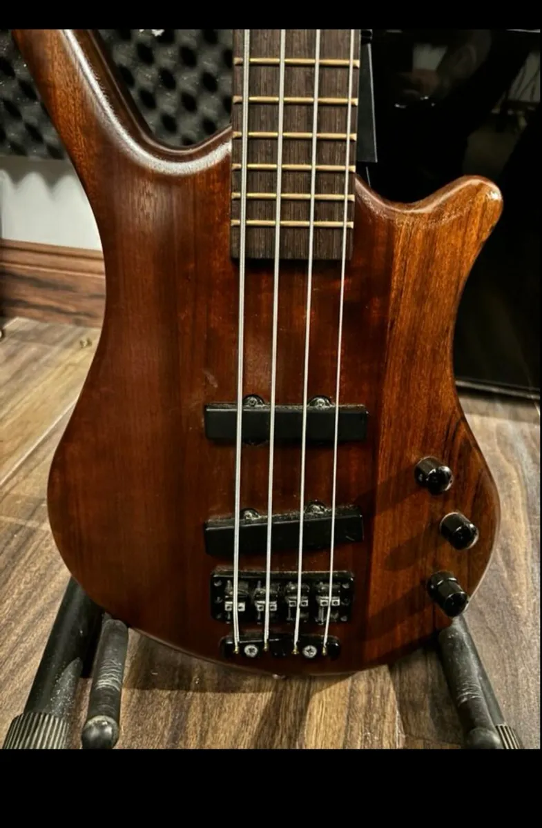 Warwick thumb - Image 1