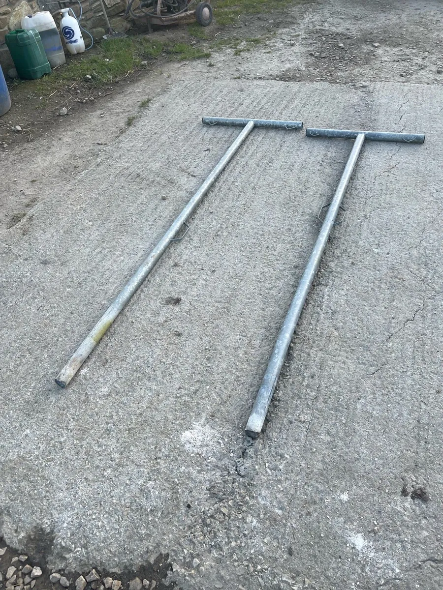 Clothe line poles - Image 1