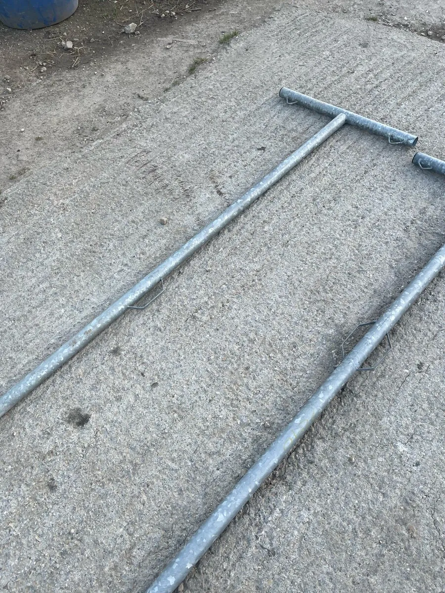 Clothe line poles - Image 2