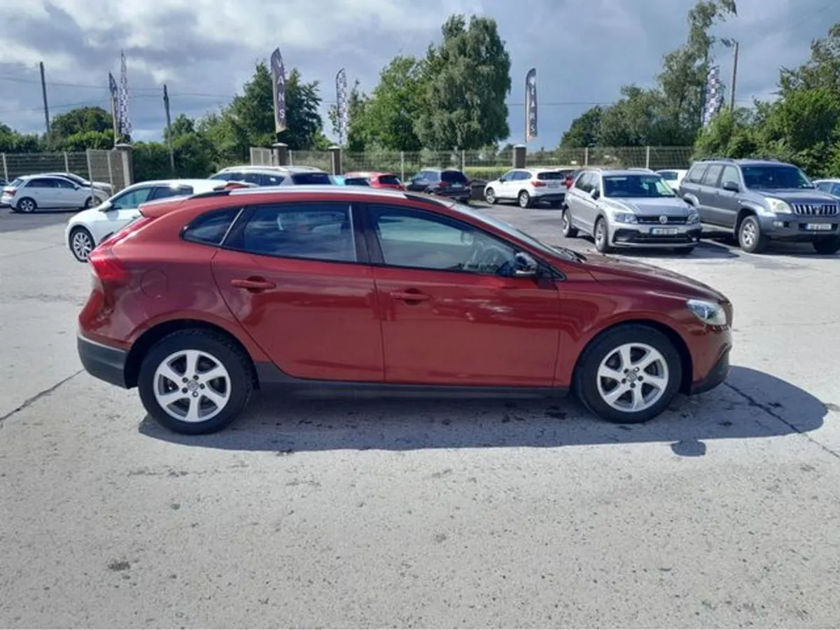Volvo V40 1.6 D2 SE Cross Country 11 115 5DR 40 S - Image 3