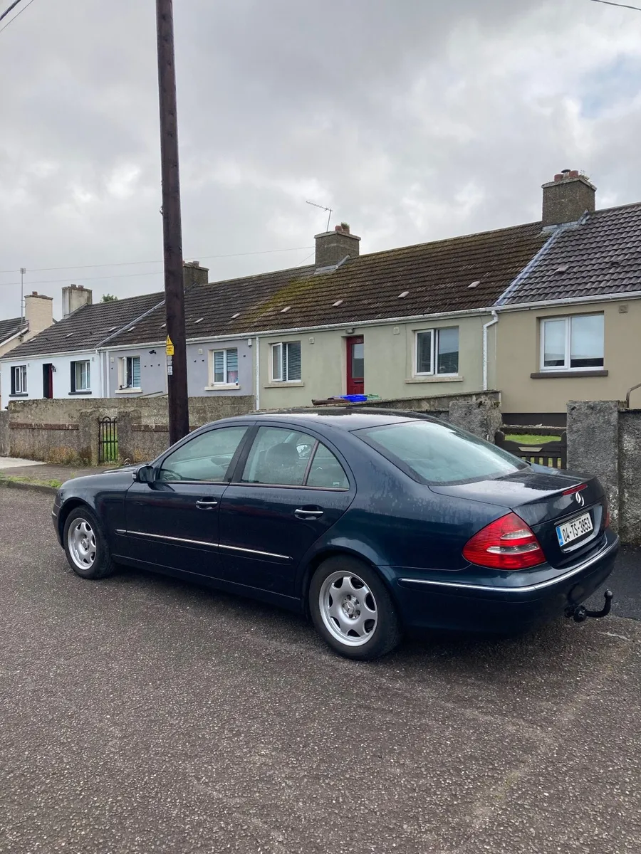 Mercedes-Benz E-Class 2004 - Image 3