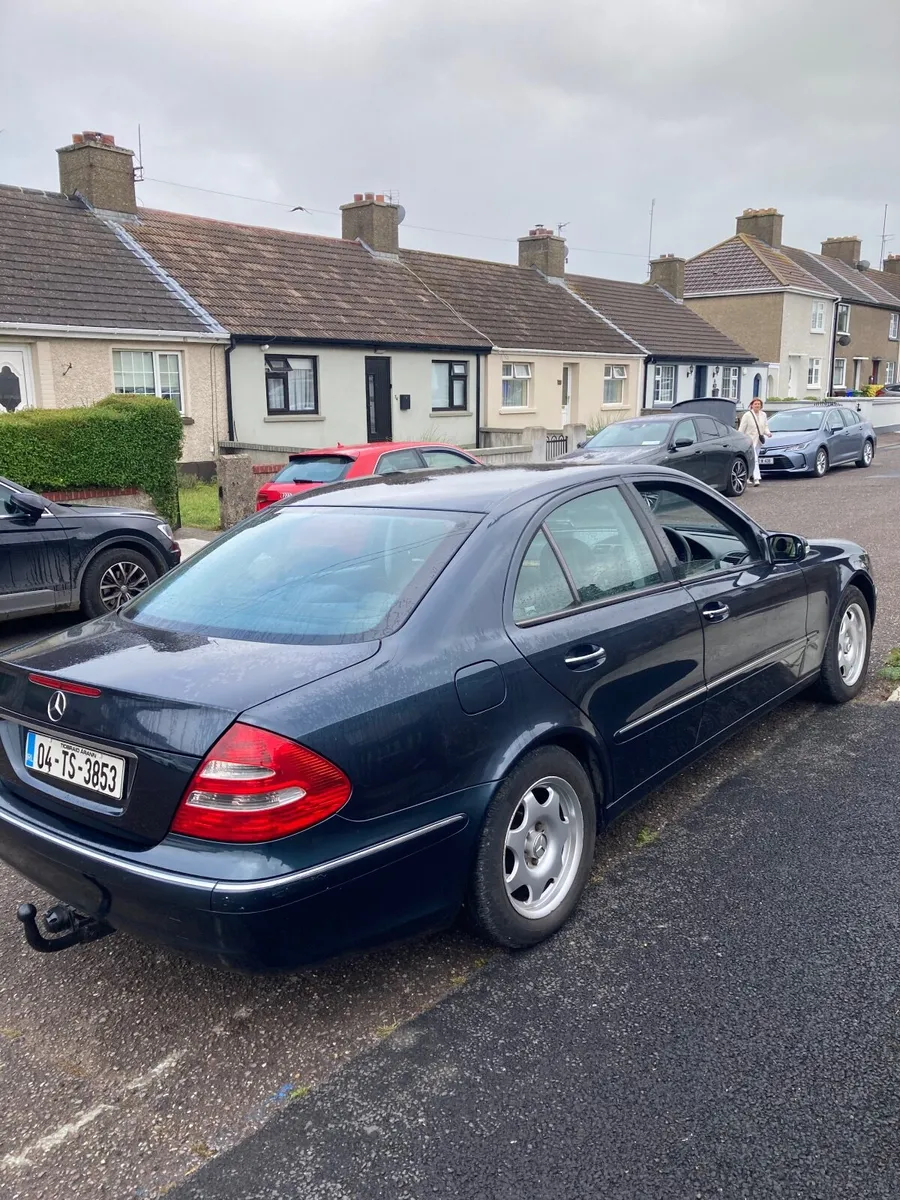 Mercedes-Benz E-Class 2004 - Image 4
