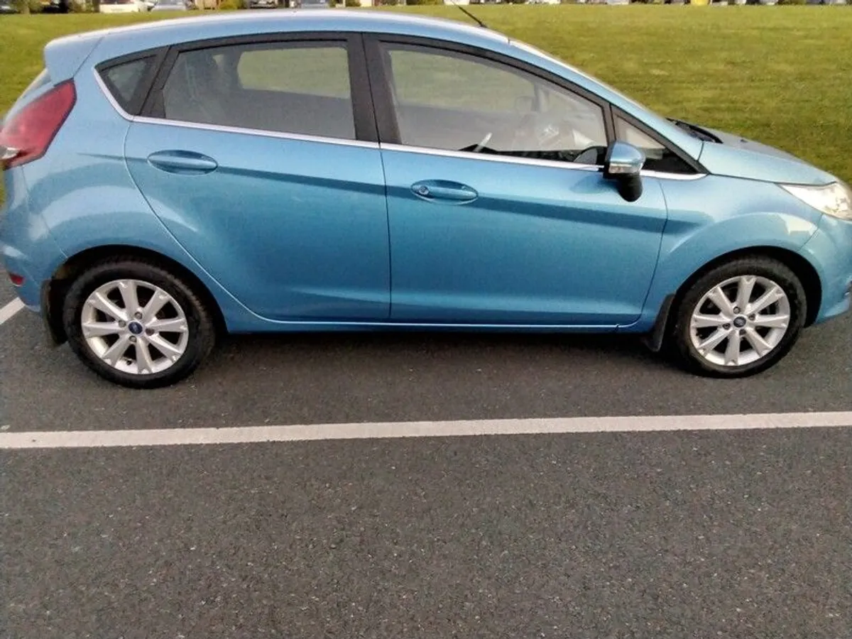 car - Image 1