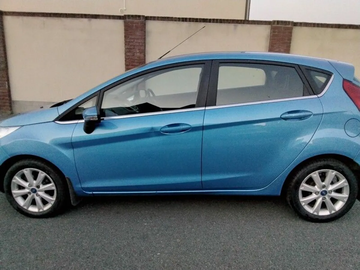 car - Image 3