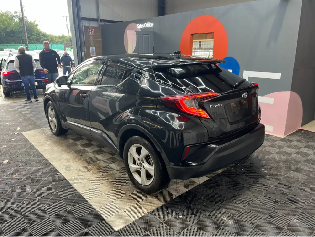 Toyota C-HR 1.8 HYBRID / 69k KMs / REVERSE CAMERA - Image 4