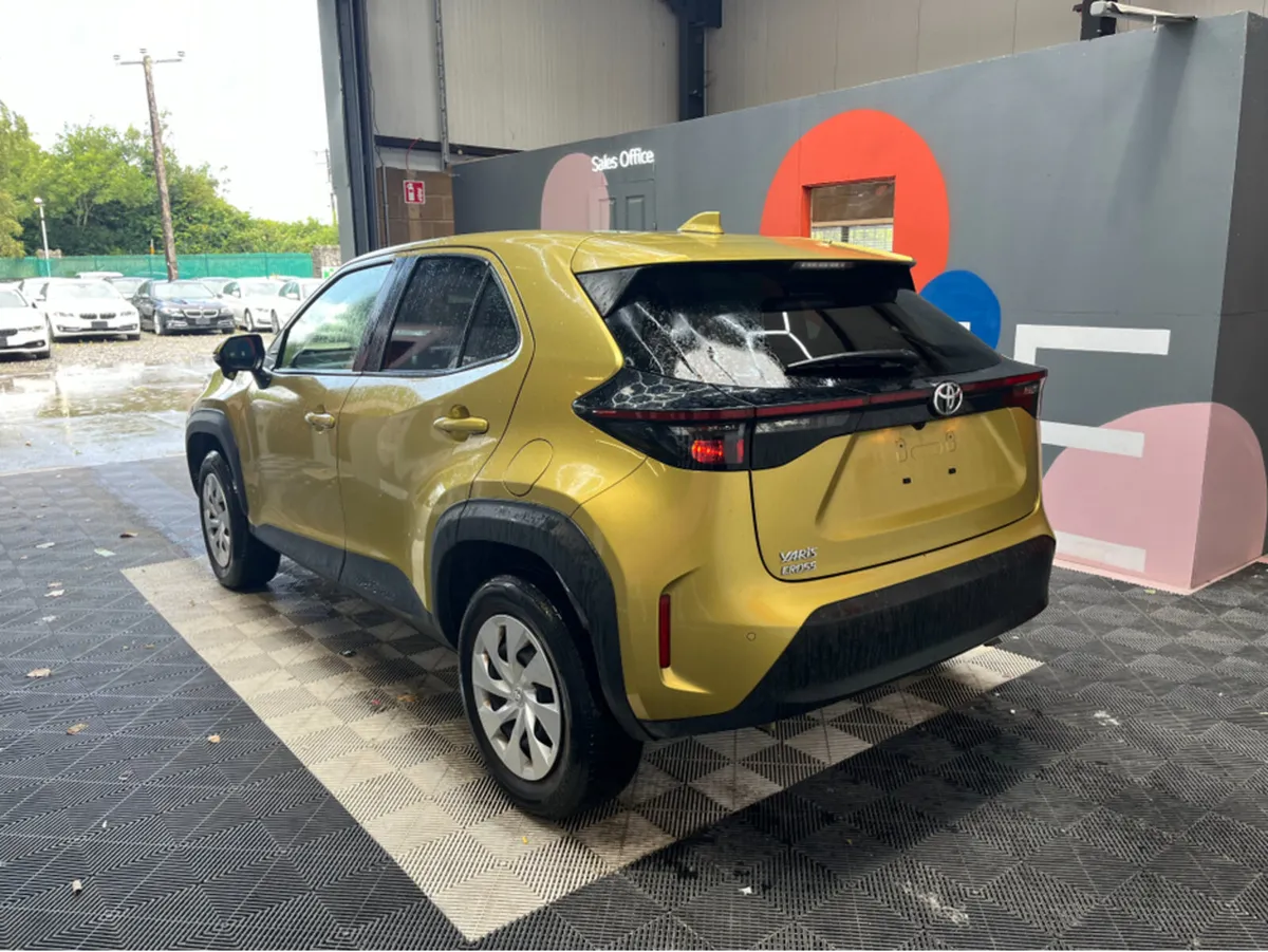 Toyota Yaris Cross ONLY €22950! YARIS CROSS 1.5 HY - Image 4
