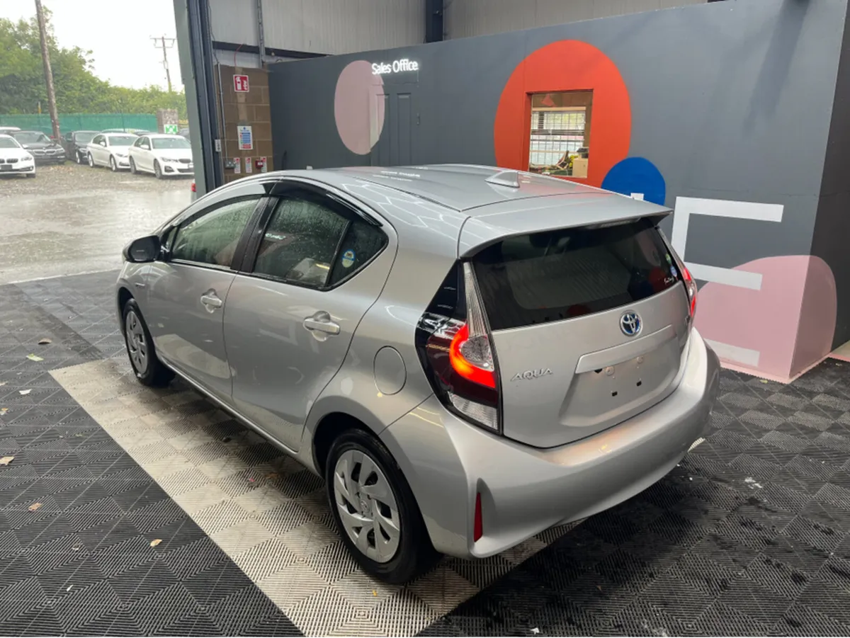 Toyota Aqua 1.5 HYBRID / 84k KMs / REVERSE CAMERA - Image 4