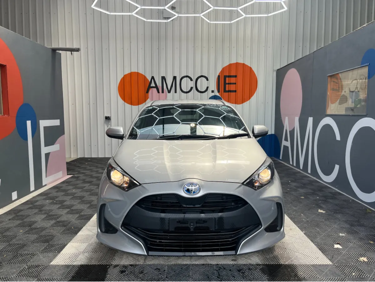 Toyota Yaris 1.5 PETROL / 80k KMs / REVERSE CAMERA - Image 2