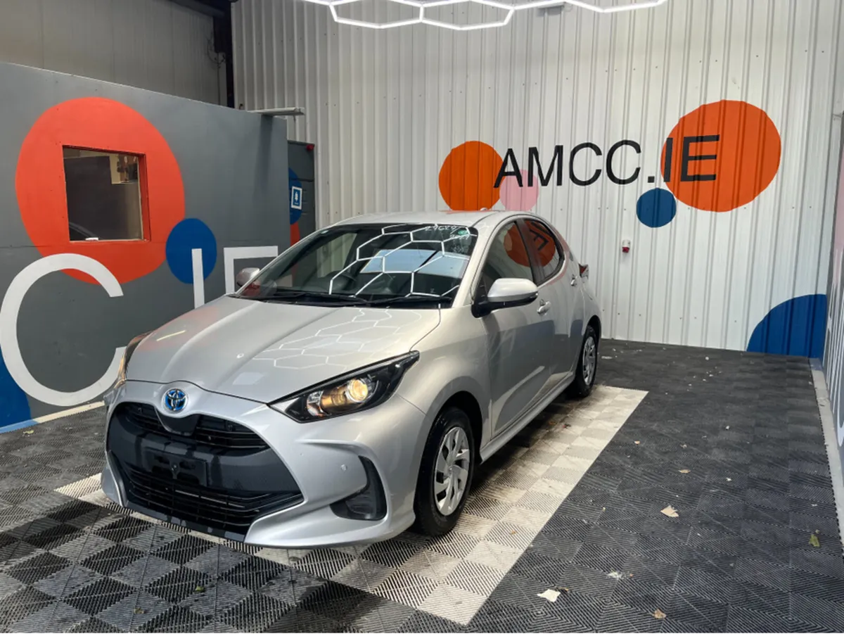 Toyota Yaris 1.5 PETROL / 80k KMs / REVERSE CAMERA - Image 3