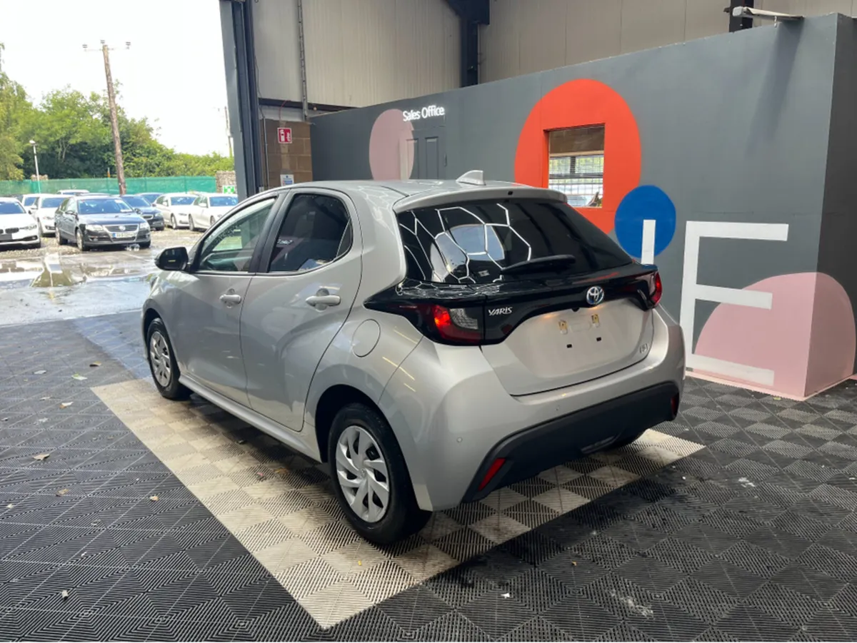 Toyota Yaris 1.5 PETROL / 80k KMs / REVERSE CAMERA - Image 4