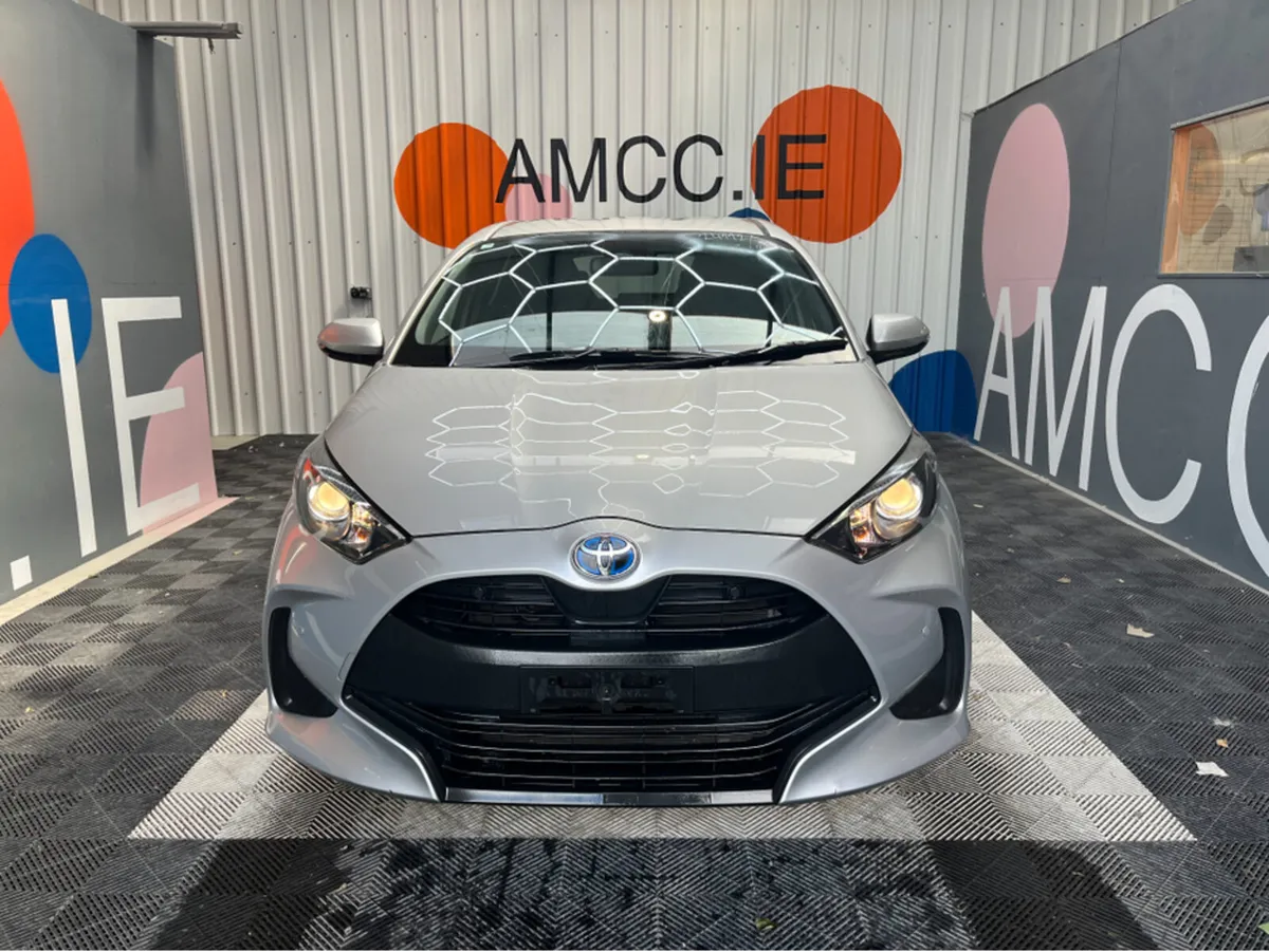 Toyota Yaris 1.5 HYBRID / 79k KMs / REVERSE CAMERA - Image 2