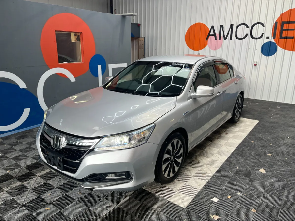 Honda Accord 2.0 HYBRID / 73k KMs / REVERSE CAMERA - Image 3