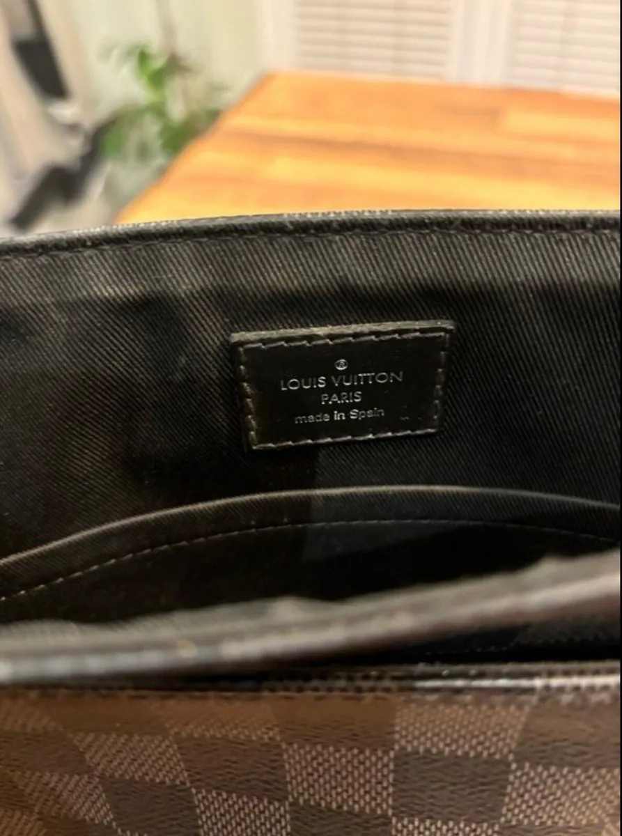 Louis Vuitton Manbag - Image 2