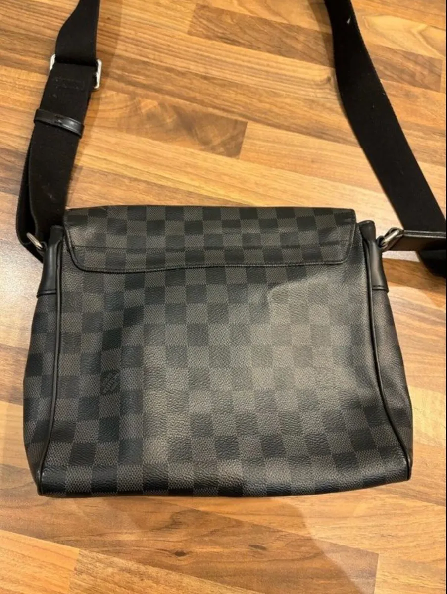 Louis Vuitton Manbag - Image 4