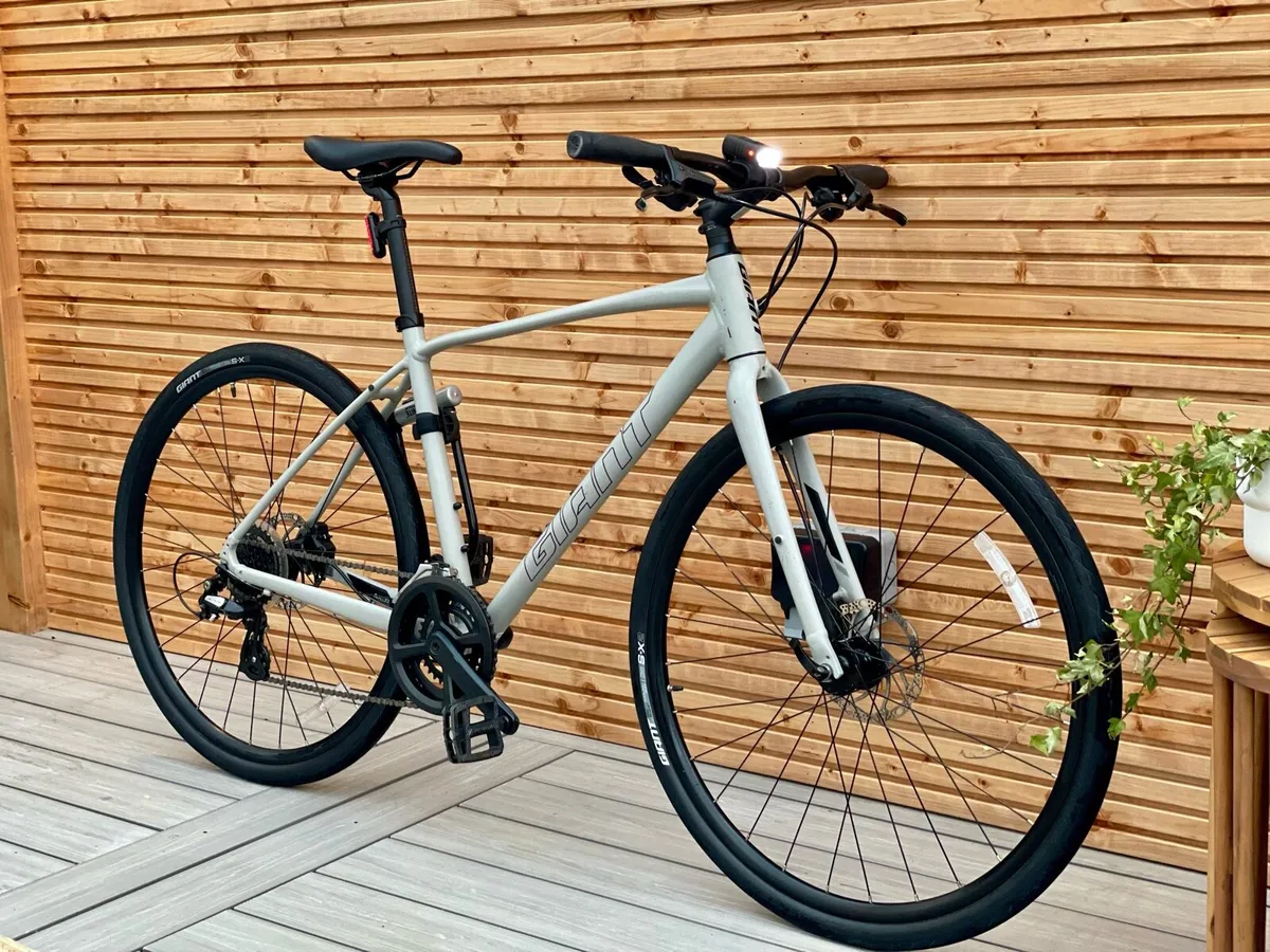 Giant Escape 2 Disc Hybrid Bike - Like New - Image 1