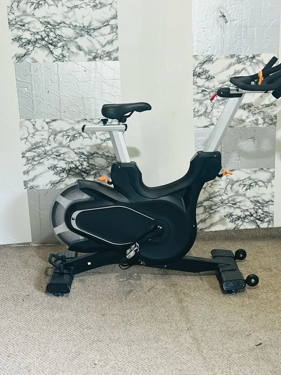 COMMERCIAL EXERCISE Matrix Indoor Training bike - Image 3