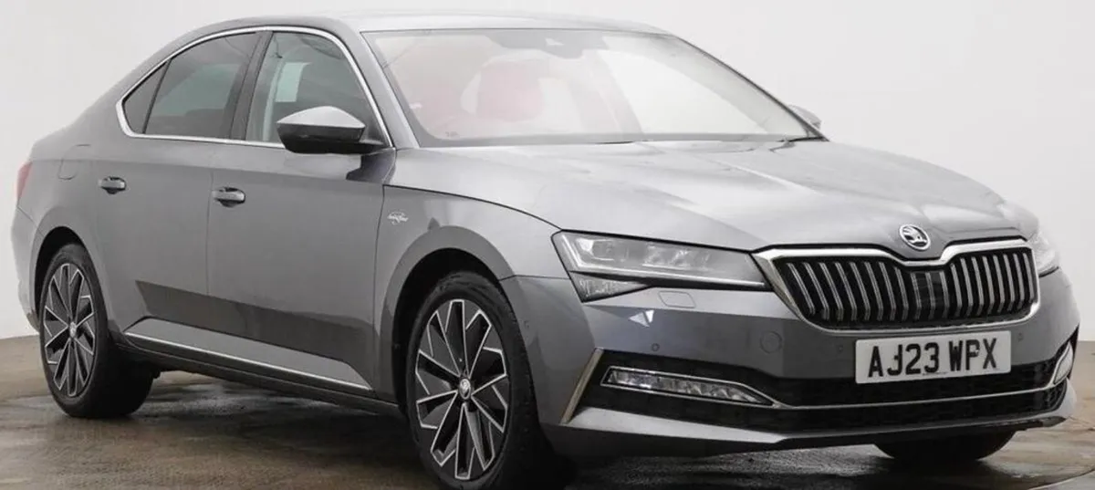 Skoda Superb 2.0 TDI Laurin Klement Hatchback 5dr - Image 1