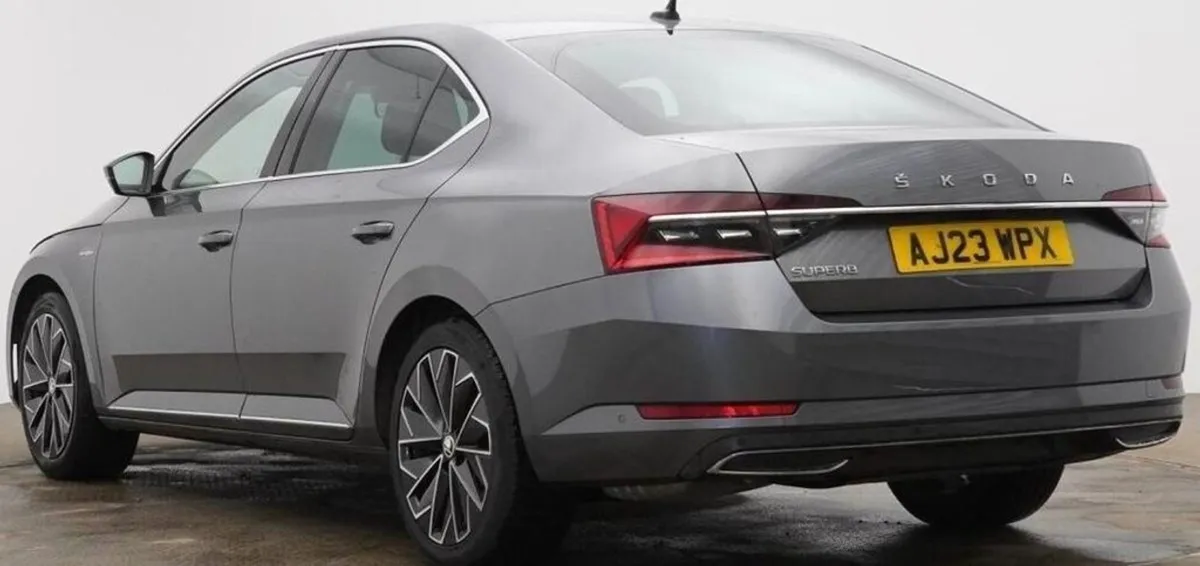 Skoda Superb 2.0 TDI Laurin Klement Hatchback 5dr - Image 2