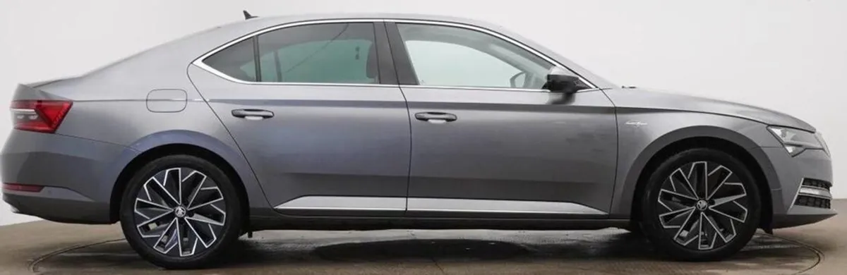 Skoda Superb 2.0 TDI Laurin Klement Hatchback 5dr - Image 3