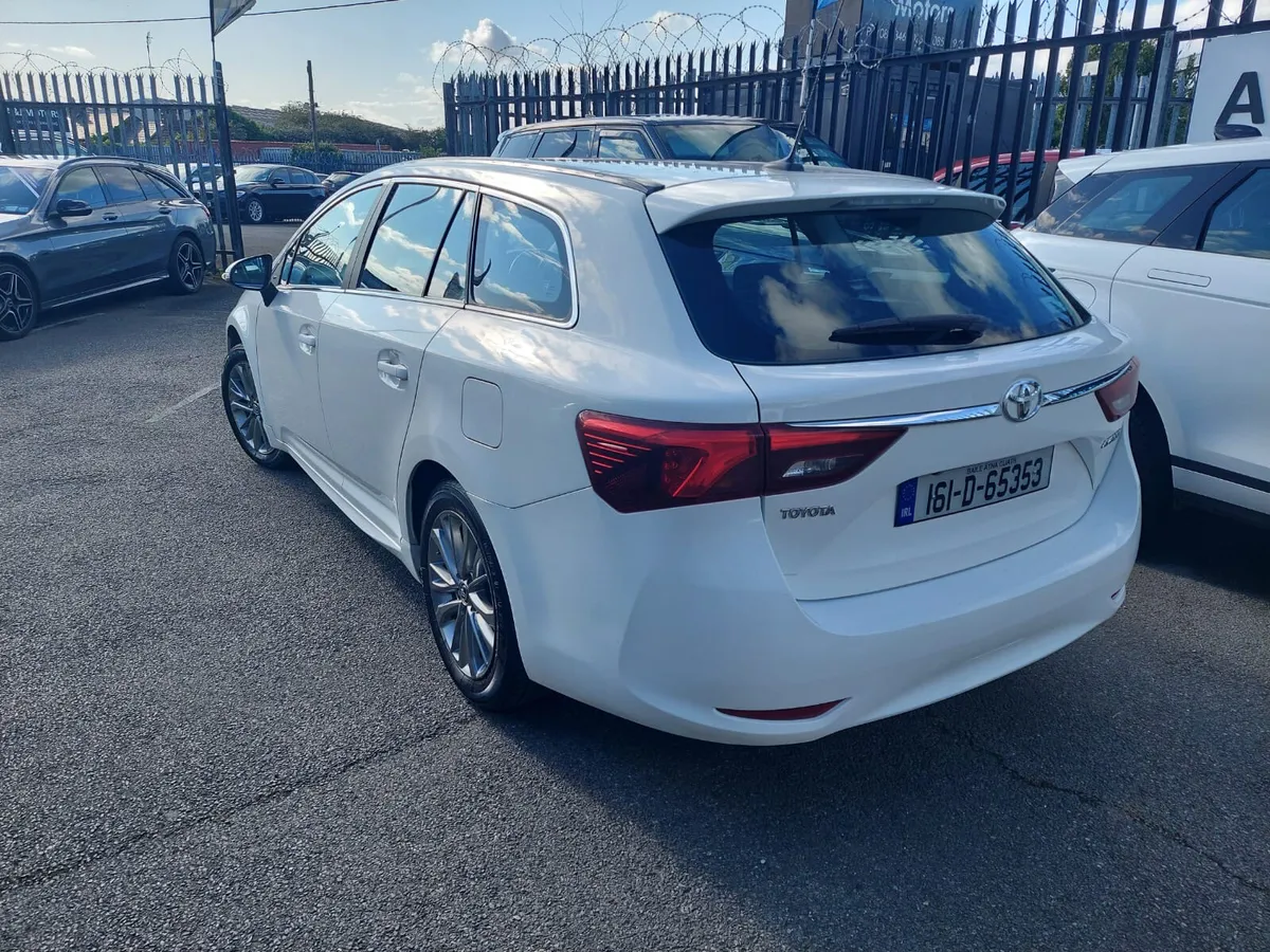 16 Toyota Avensis 2.0 Diesel - Image 4