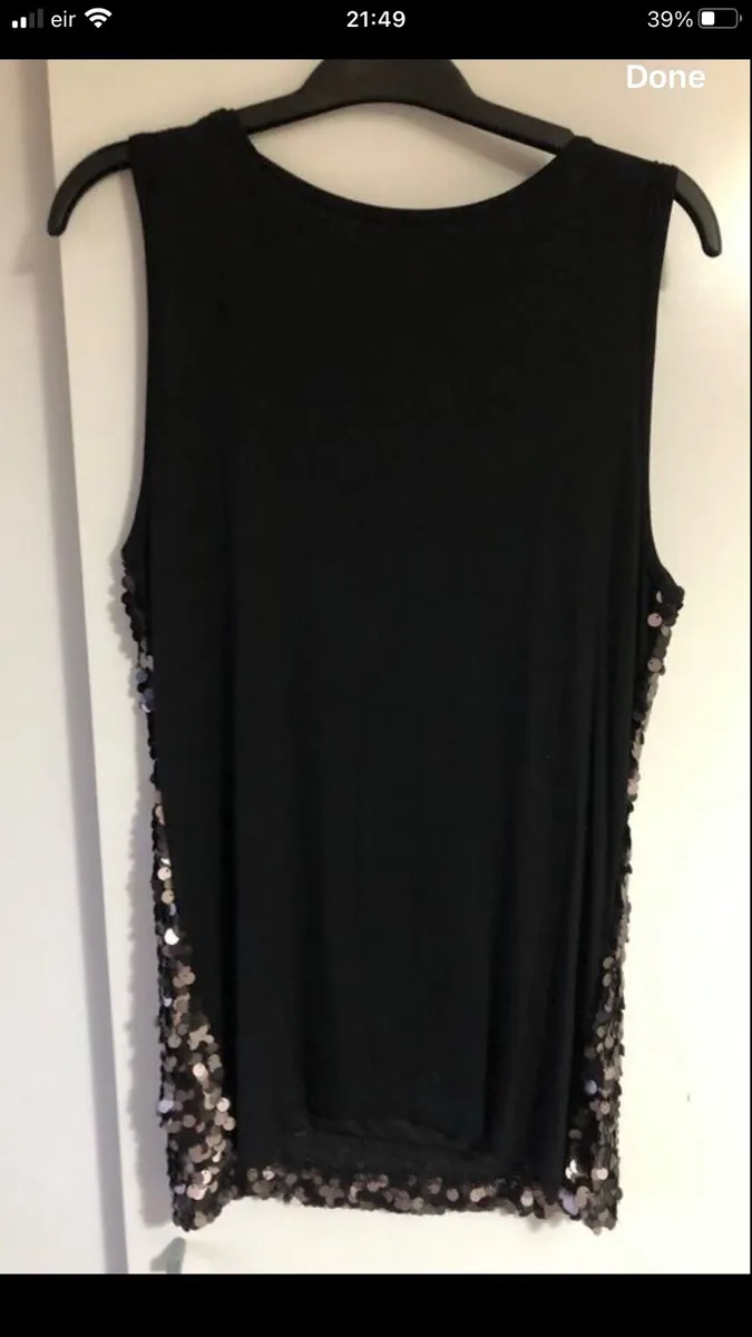 Ladies  stunning Calvin Klein top size M €15 - Image 2
