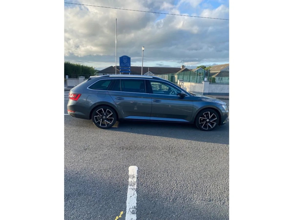 Skoda Superb SE Business 150PS 5DR A - Image 2