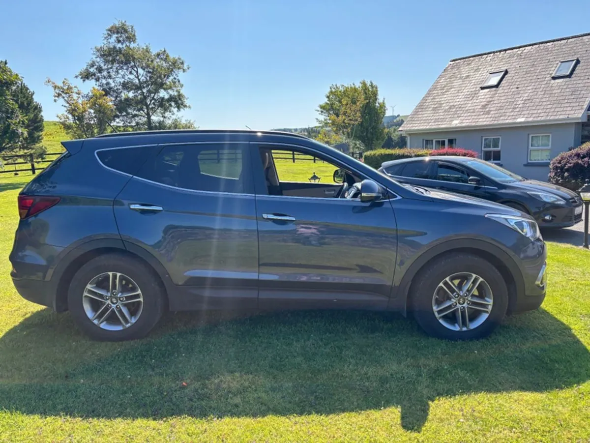 Hyundai Santa Fe Executive 4WD 5DR - Image 4