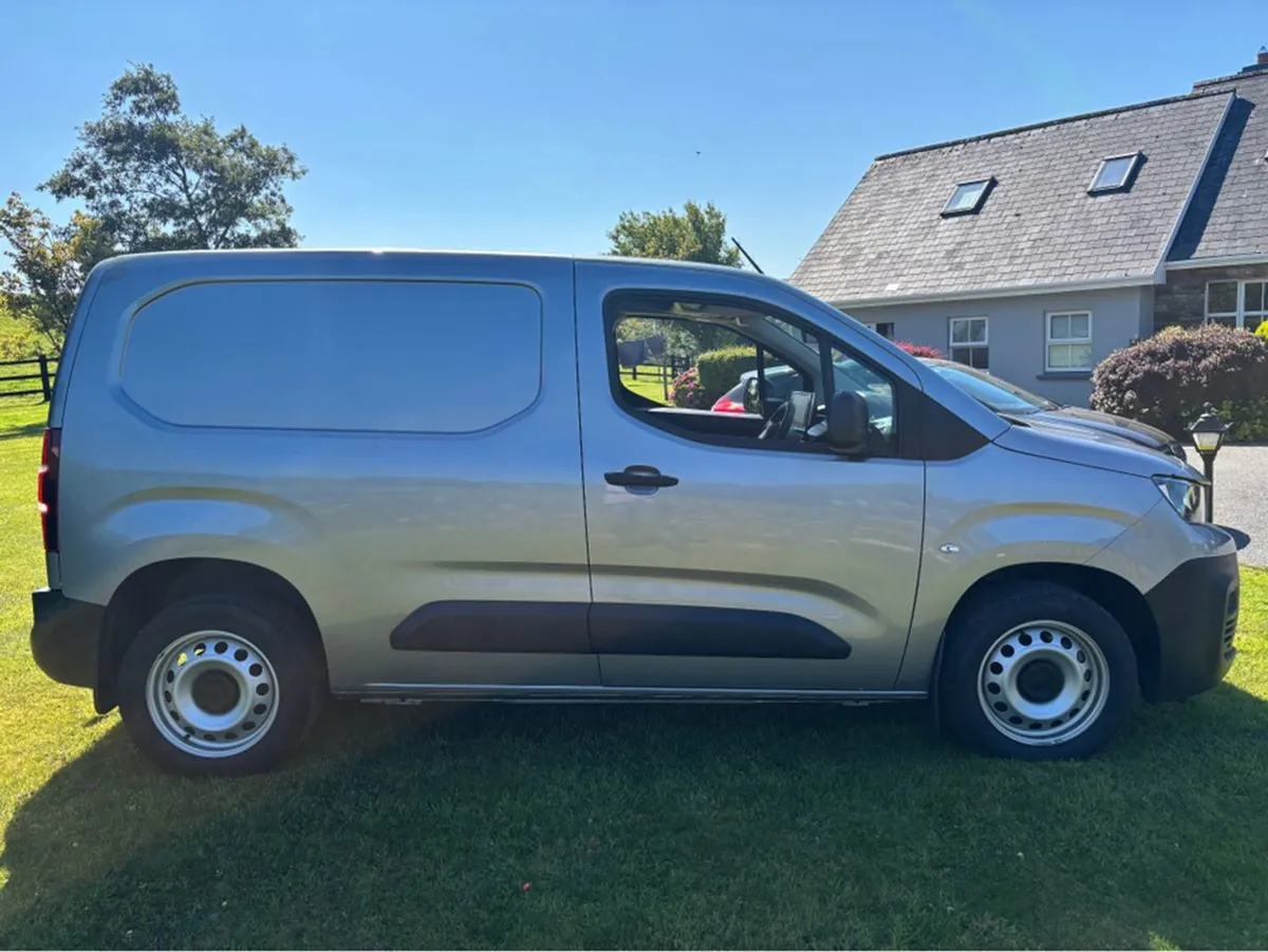 Peugeot Partner PRO Plus 1.5 HDI 100 1 - Image 4