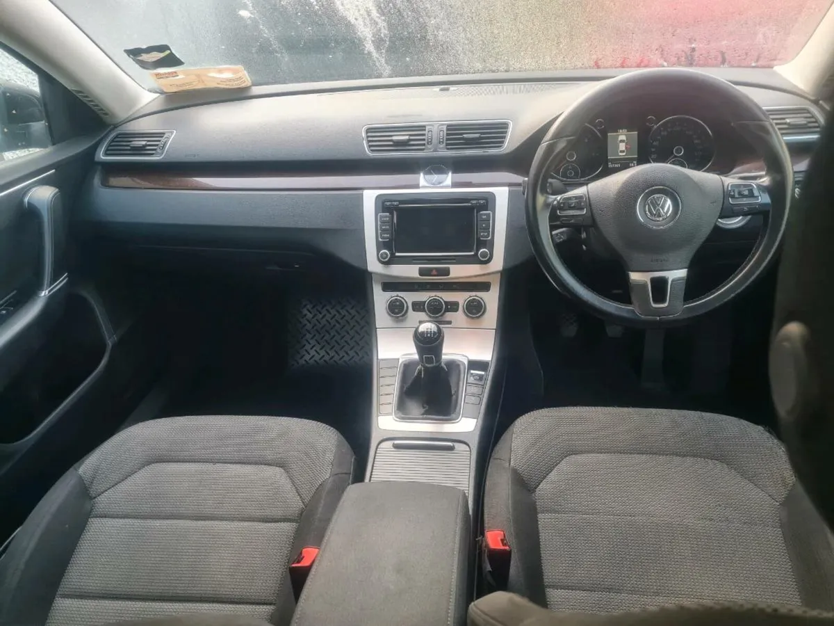 Volkswagen Passat - Image 4