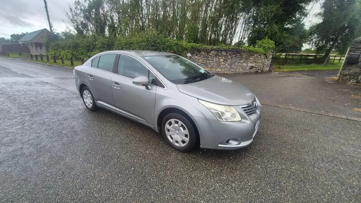 2009 Toyota Avensis - Image 2
