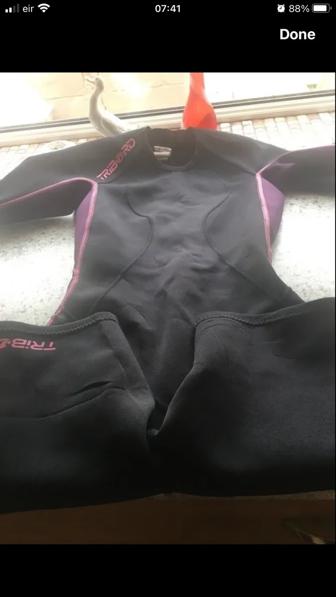 Girls wetsuit age 8 €10 - Image 1
