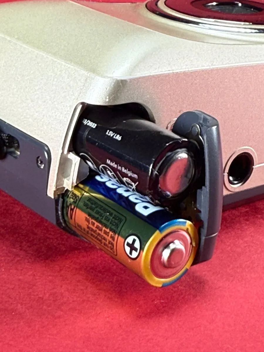 Yashica Zoomse 80 point and shoot  free P&P - Image 4