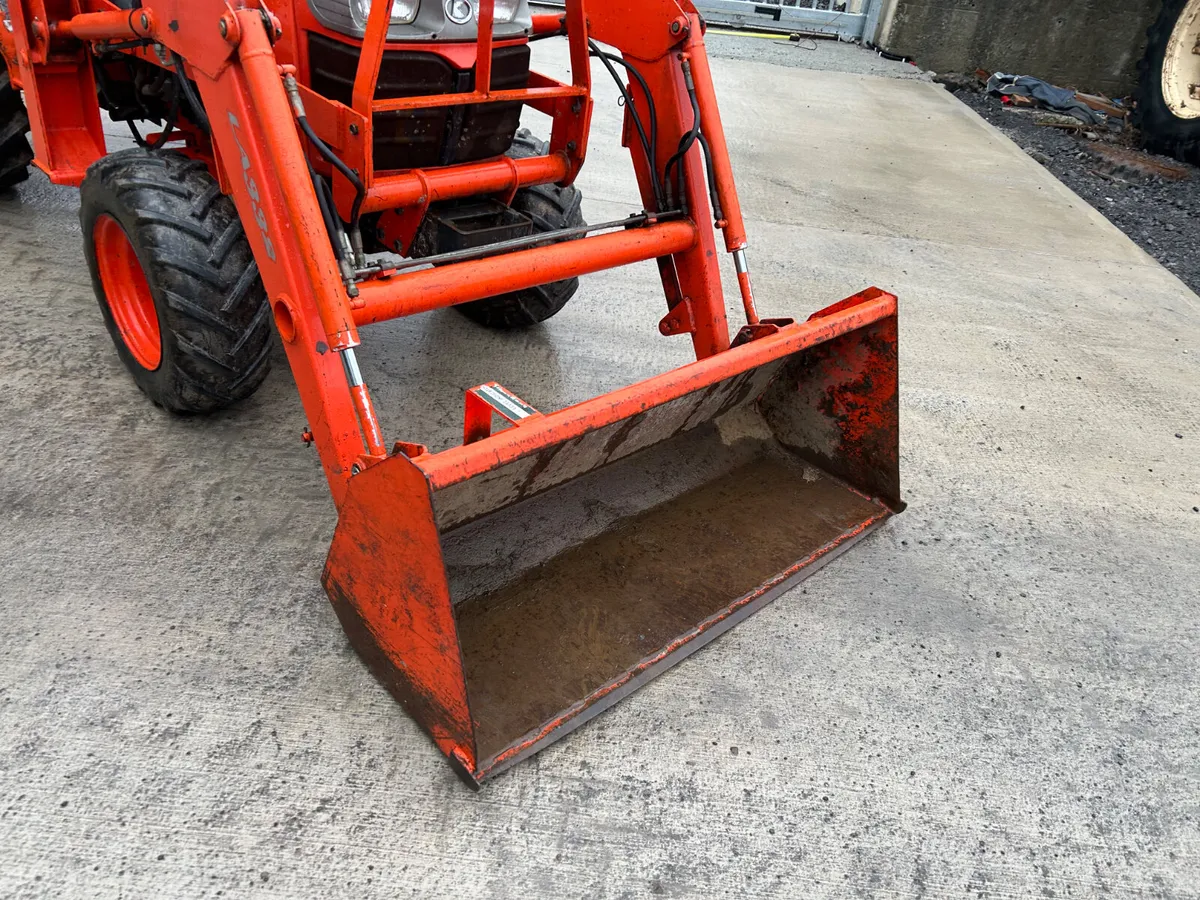 Kubota B2530 Compact Tractor with Loader - Image 4