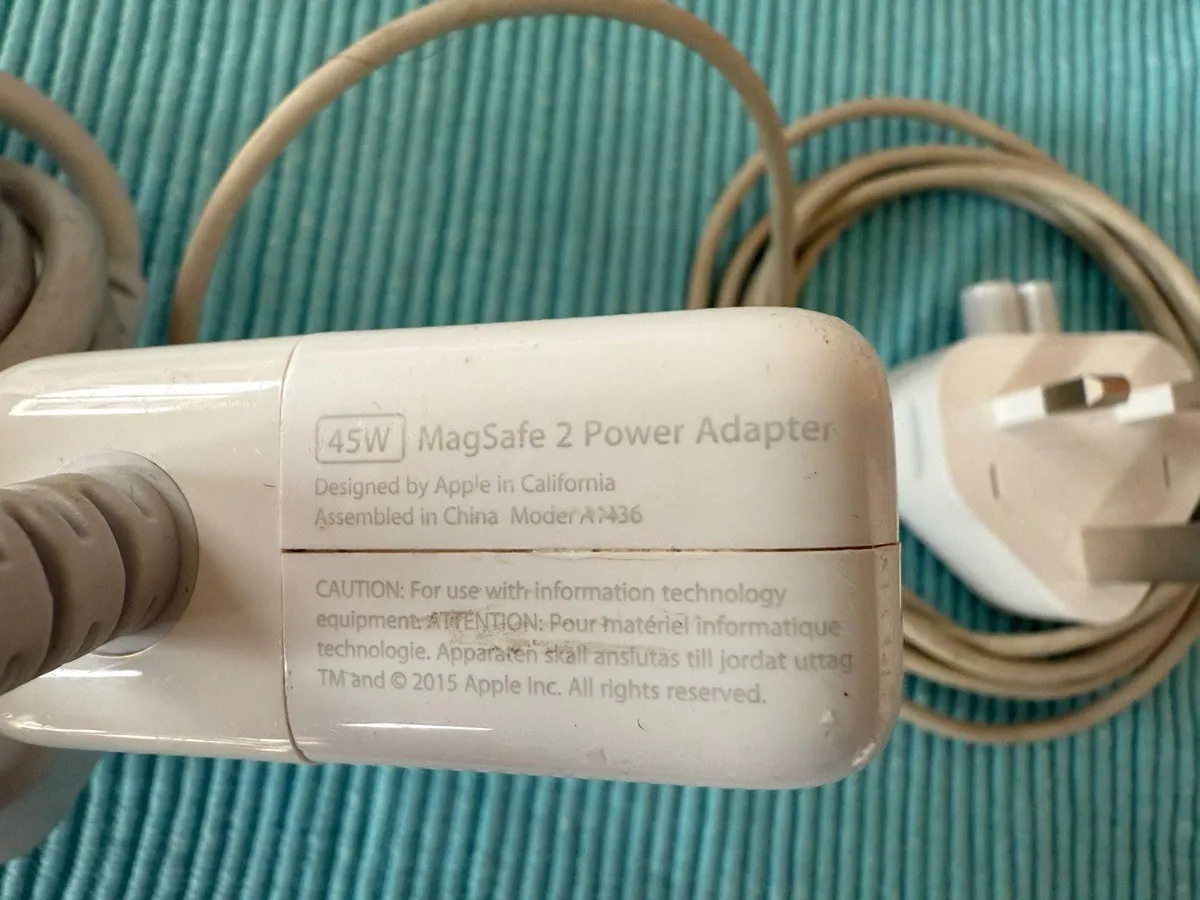 Apple MAGsafe 2 charger - Image 1