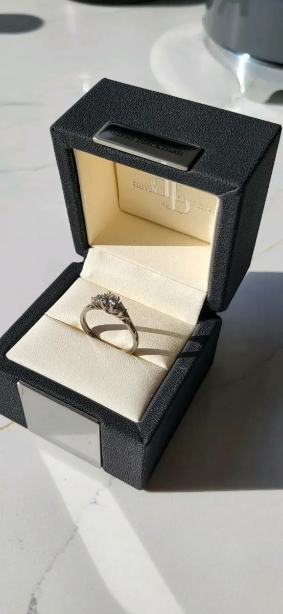 Engagement ring - Image 3