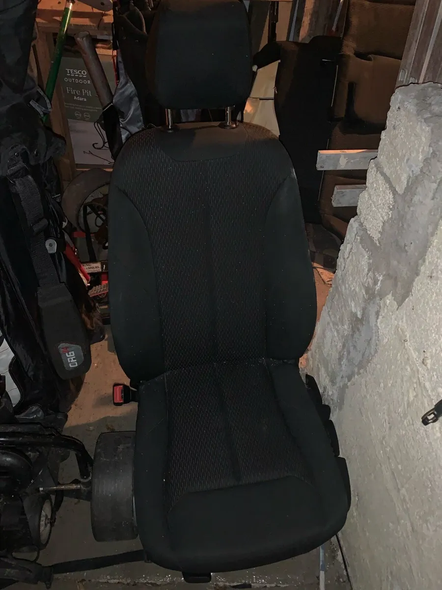 Bmw f30 cloth seats front+back - Image 1
