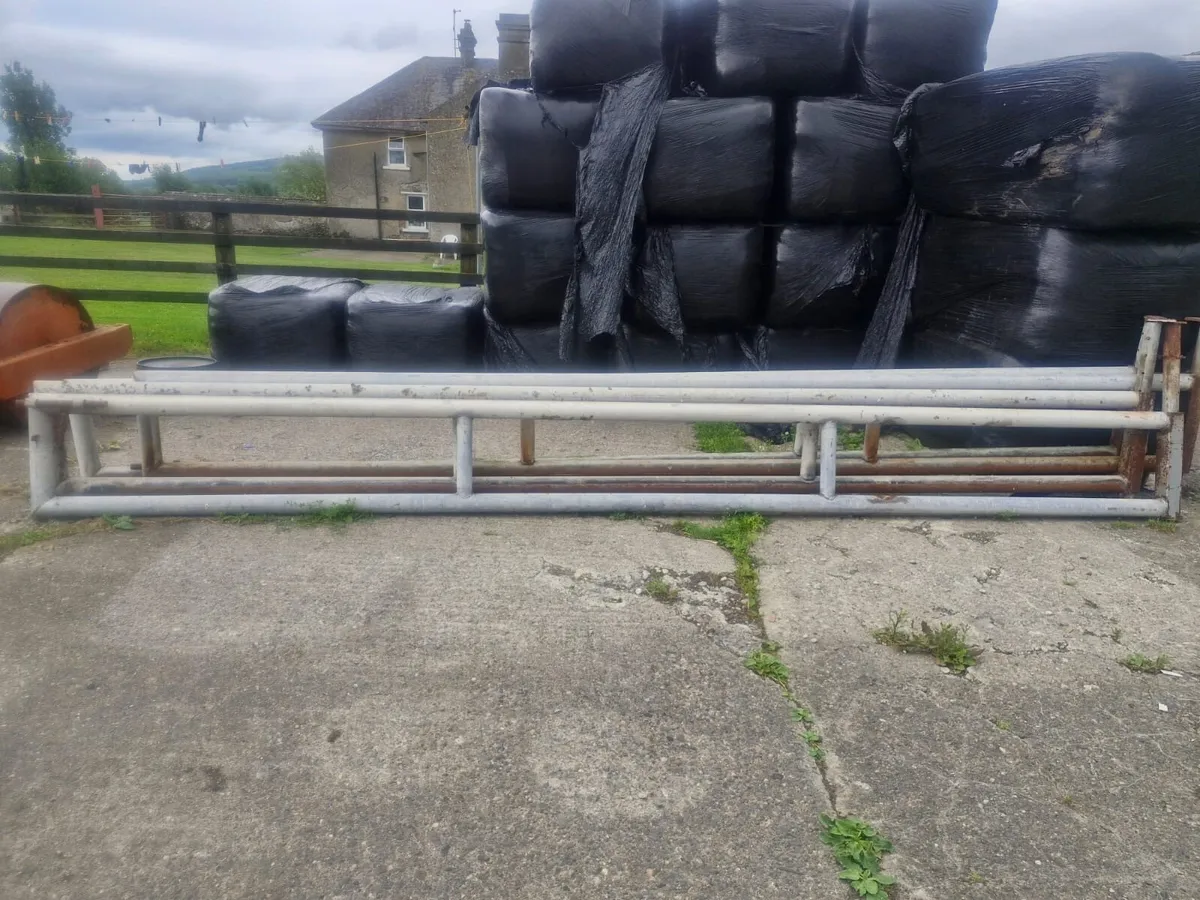 Feed barriers - Image 1