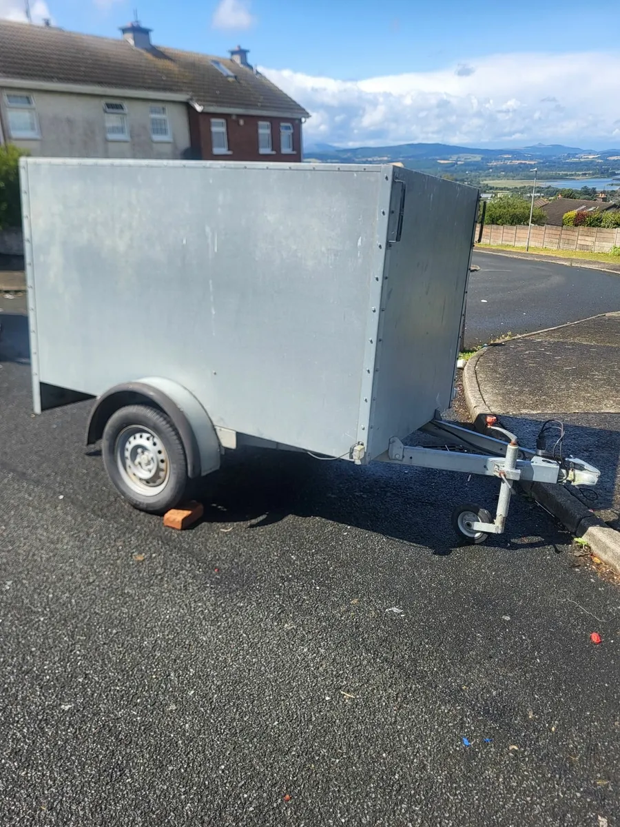 7x4 box trailer
